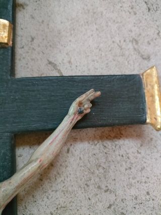 Antico crocifisso in legno