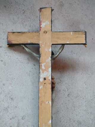 Antico crocifisso in legno