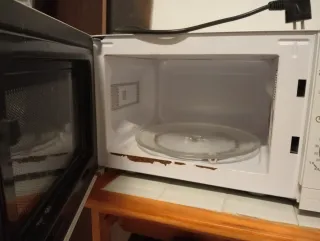 Microondas blanco semi nuevo