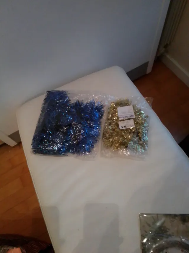 Guirnaldas de Navidad Azul y Dorado y acebo rojo