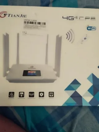 Router TIANJIE blanco con antenas