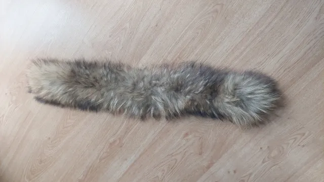 Collo pelliccia beige e marrone