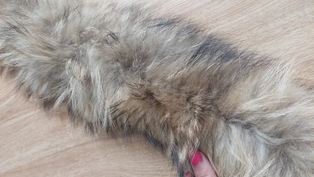 Collo pelliccia beige e marrone