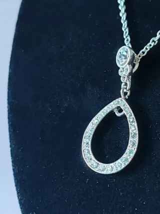 Collana Elegante Ciondolo Goccia Argento