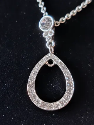 Collana Elegante Ciondolo Goccia Argento