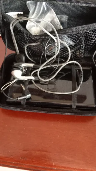 Nintendo DS con funda y auriculares