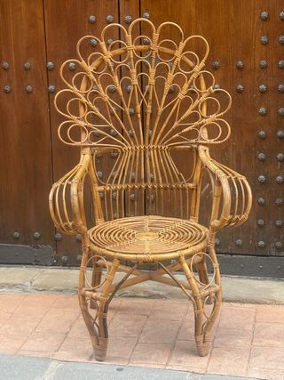 Silla de mimbre decorativa estilo abanico