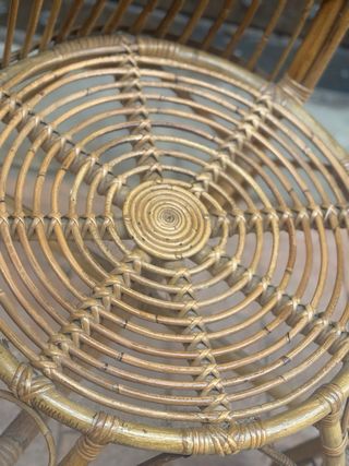 Silla de mimbre decorativa estilo abanico