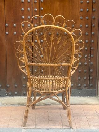 Silla de mimbre decorativa estilo abanico