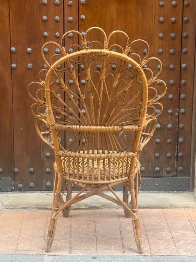 Silla de mimbre decorativa estilo abanico
