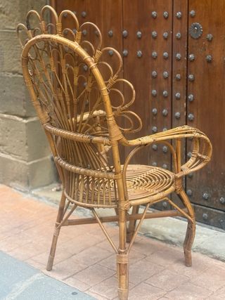 Silla de mimbre decorativa estilo abanico