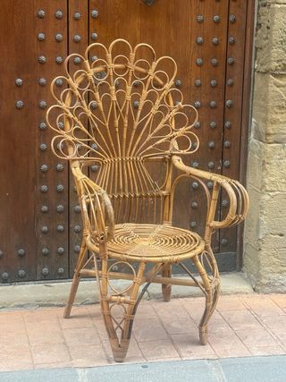 Silla de mimbre decorativa estilo abanico
