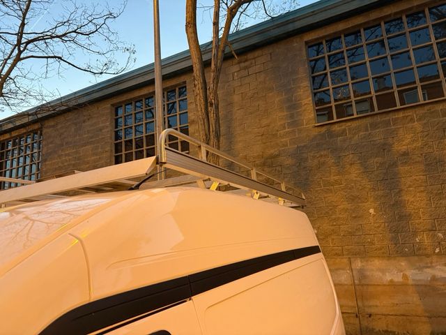 Baca Ford Custom L1H2 con escalera