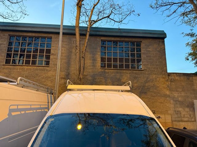 Baca Ford Custom L1H2 con escalera