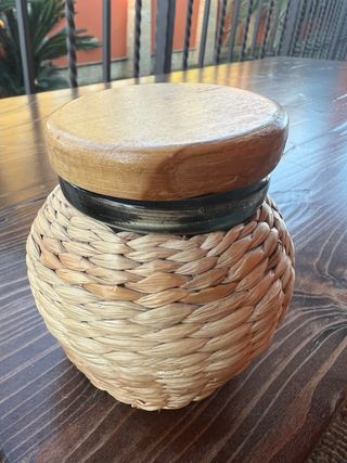 Vasetto portaspezie country legno e vimini