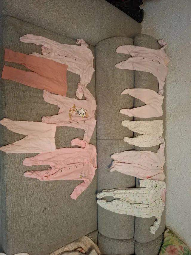 Lote de peleles y pijamas para bebé