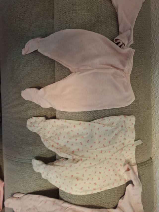 Lote de peleles y pijamas para bebé