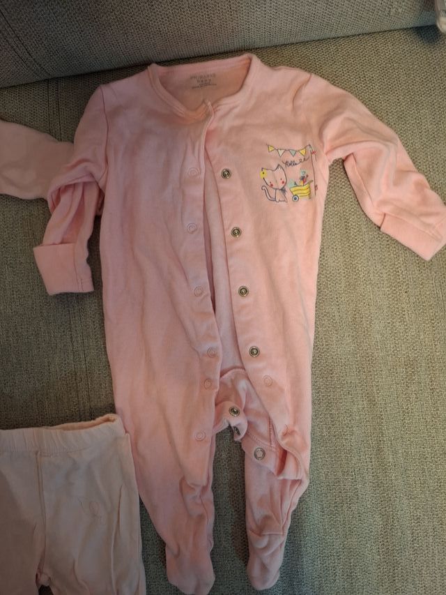 Lote de peleles y pijamas para bebé