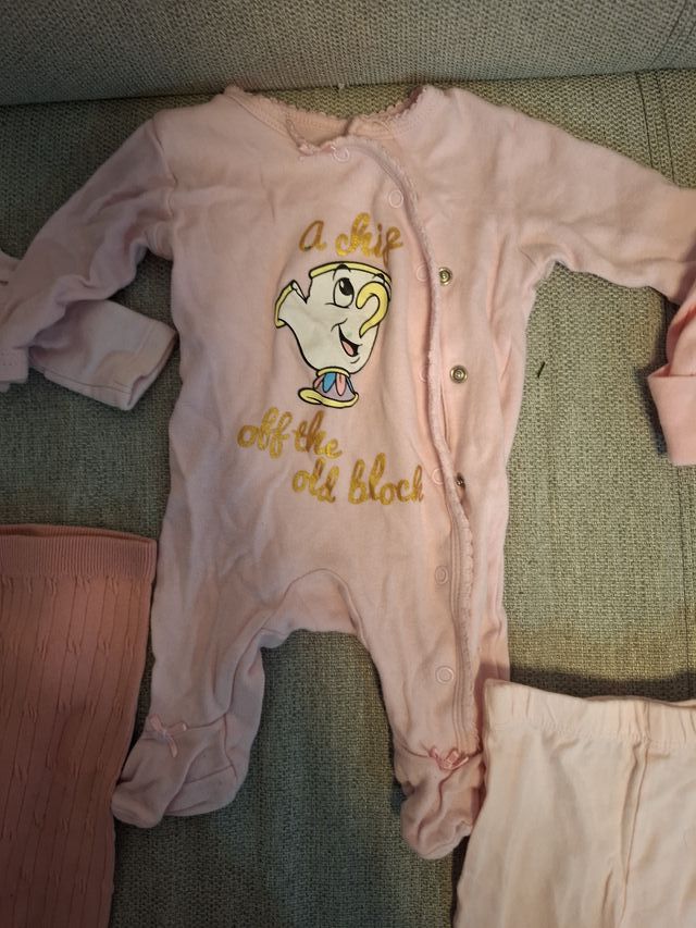 Lote de peleles y pijamas para bebé