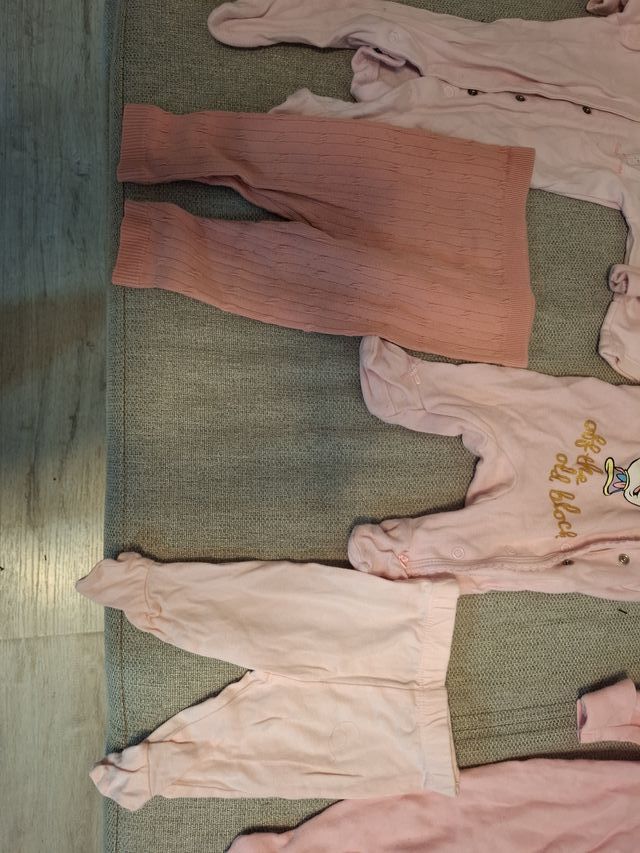 Lote de peleles y pijamas para bebé