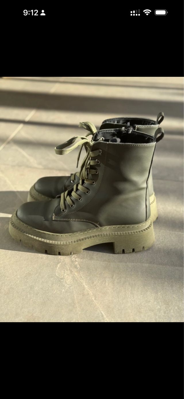 Botas militares verdes con cordones