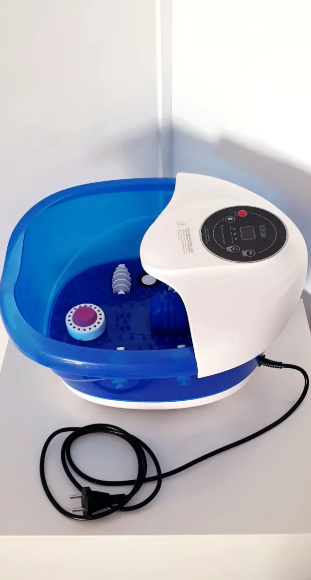 HIDROMASAJE DE PIES CON PIEDRA PÓMEZ