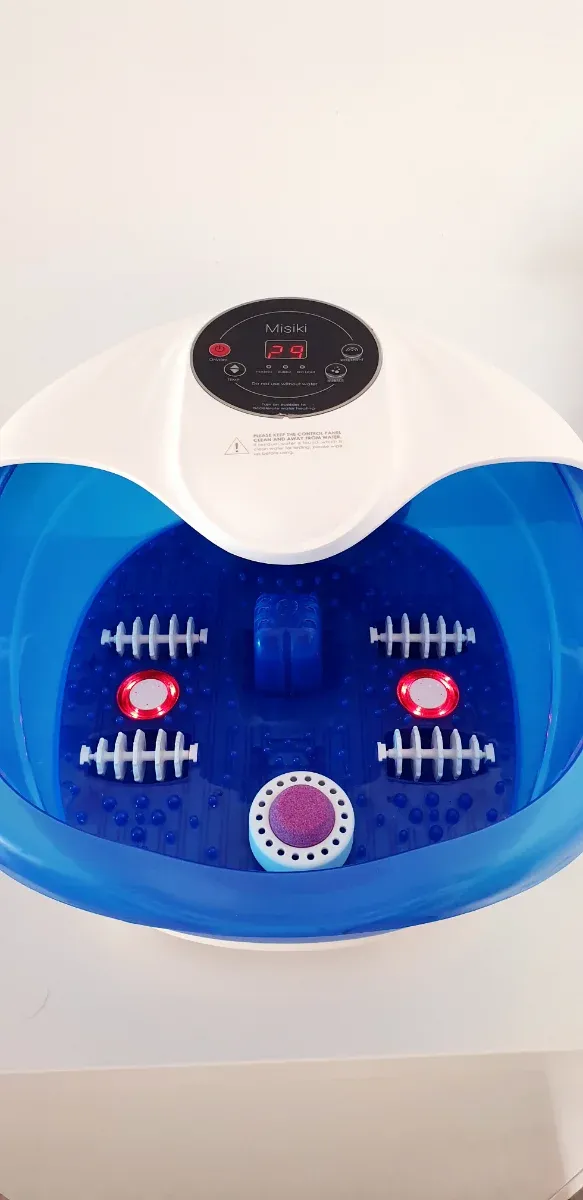 HIDROMASAJE DE PIES CON PIEDRA PÓMEZ