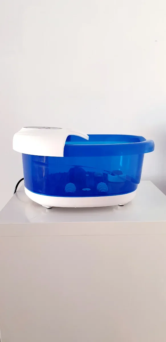 HIDROMASAJE DE PIES CON PIEDRA PÓMEZ