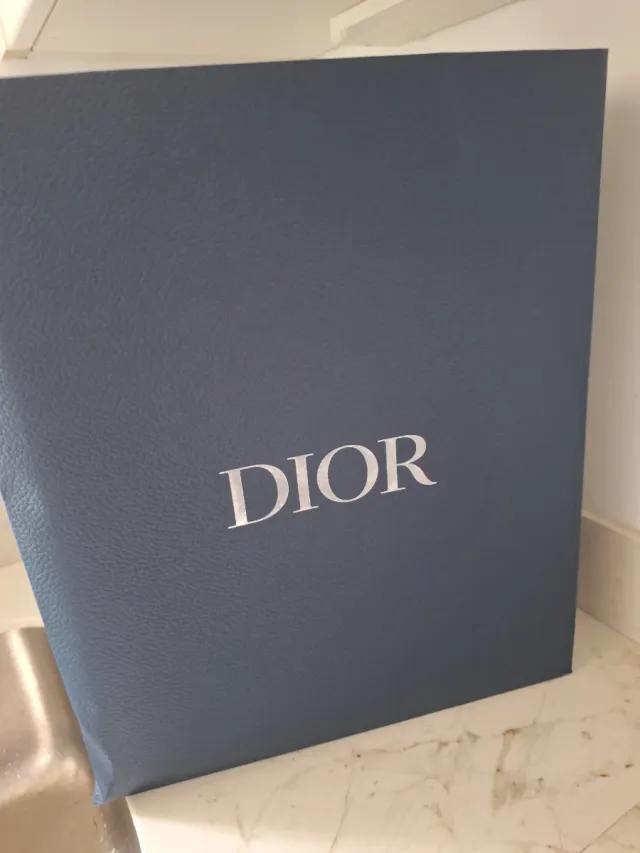 Bolsa e caixa Dior azul