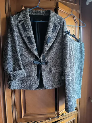 Traje Escada Chaqueta y Falda Talla L