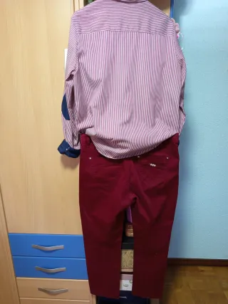 Conjunto Camisa Rayas y Pantalón Rojo