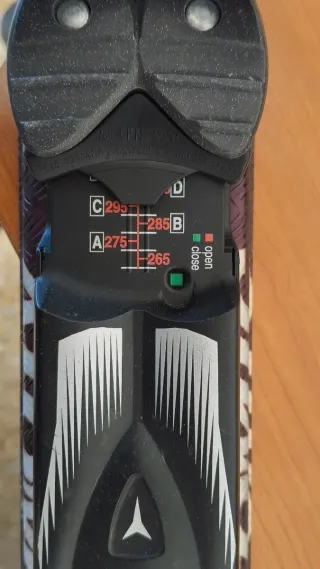 Esquís Atomic 120 cm con fijaciones