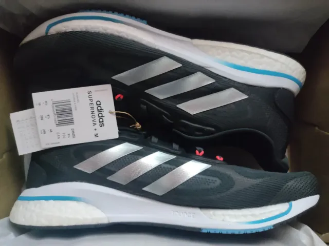 Zapatillas Adidas Negras y Plateadas