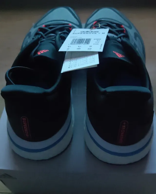 Zapatillas Adidas Negras y Plateadas