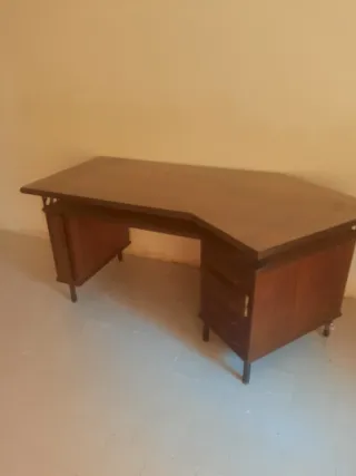 Scrivania angolare in legno