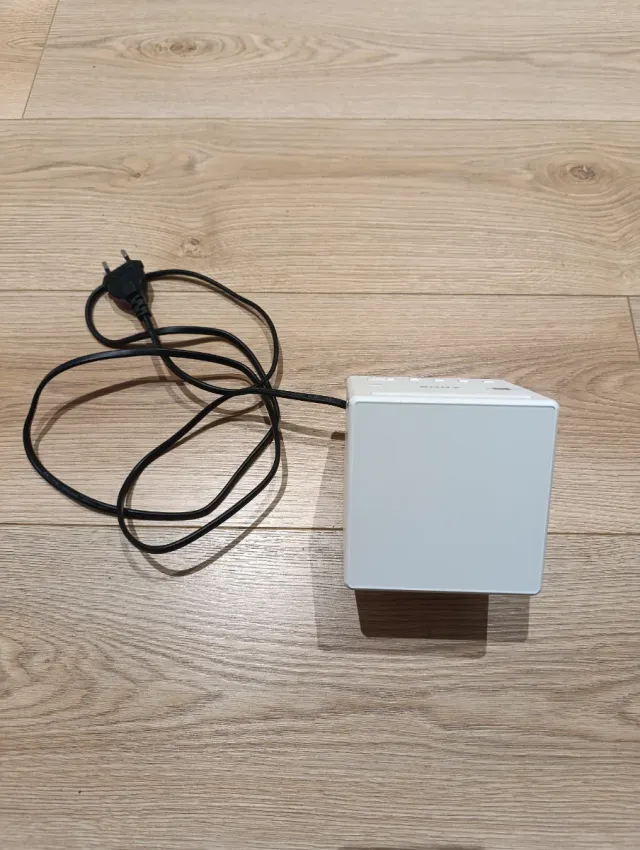 Despertador Sony Cubo Blanco