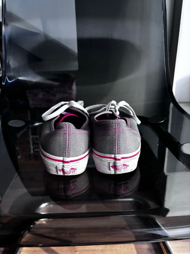 Zapatillas Vans grises y rosas