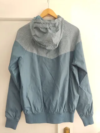 Chaqueta Pull&Bear azul y blanca