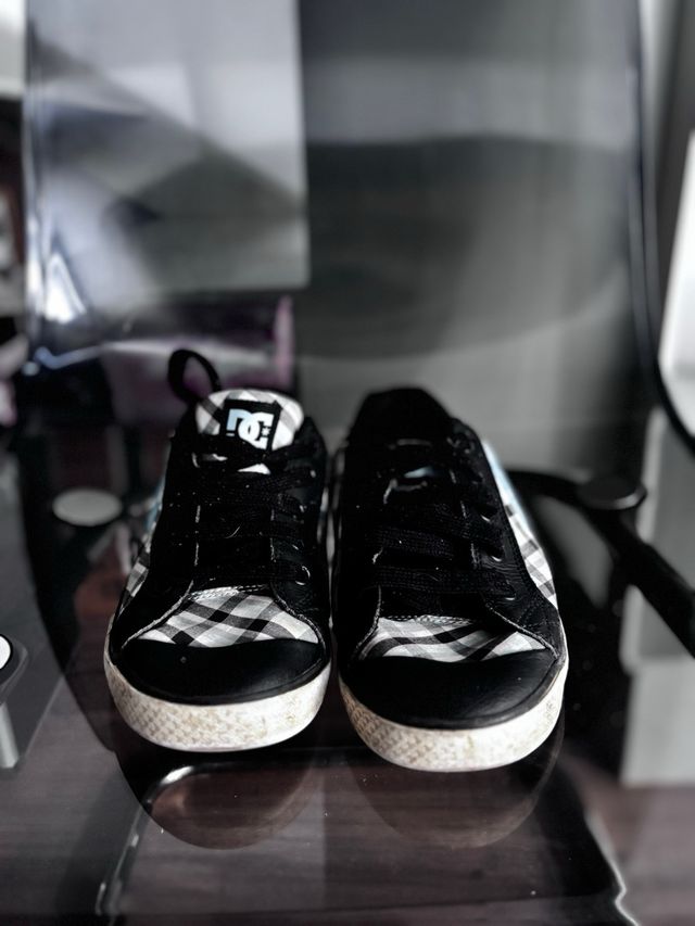 Zapatillas DC a cuadros azules y negras