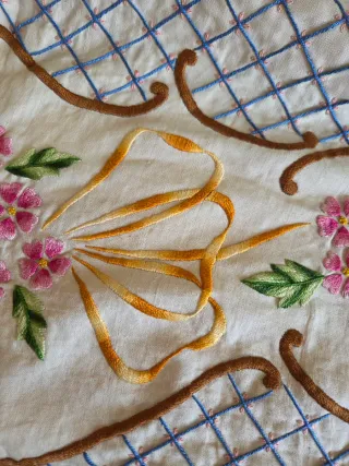 Copriletto matrimoniale ricamato