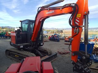 MINI EXCAVADORA GIRATORIA de 6.000 KG NUEVA.