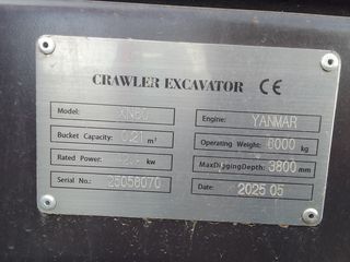 MINI EXCAVADORA GIRATORIA de 6.000 KG NUEVA.