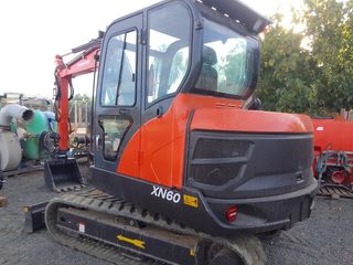 MINI EXCAVADORA GIRATORIA de 6.000 KG NUEVA.