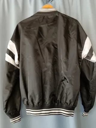 Chaqueta bomber negra y blanca hombre