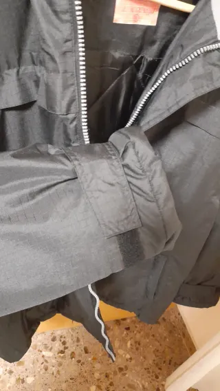 Abrigo acolchado hombre negro