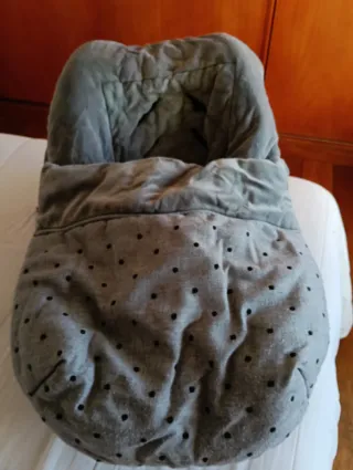 Saquito para Maxicosi gris con puntos