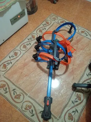 Pista Hot Wheels Triple Looping