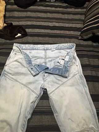 Pantalones vaqueros desgastados