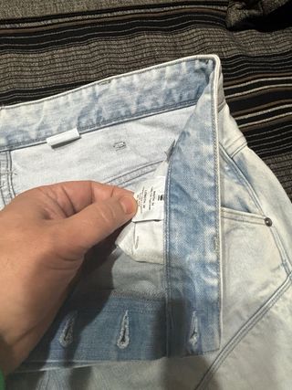 Pantalones vaqueros desgastados