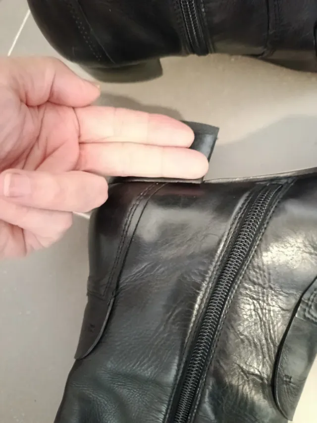 Botas altas de piel negras